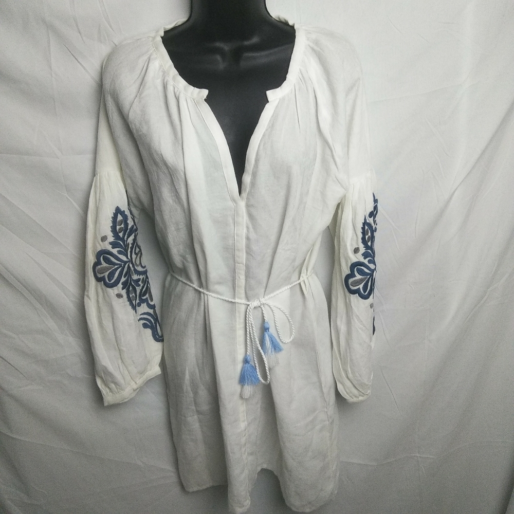 HummingBird Embroidered Sleeve Dress